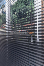 Siyah Delikli Alüminyum Jaluzi Perde